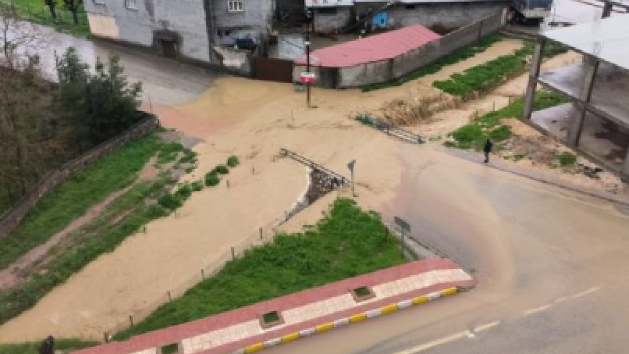 Foto - Diyarbakır'da sağanak felaketi: Dere taştı, ulaşım felç oldu