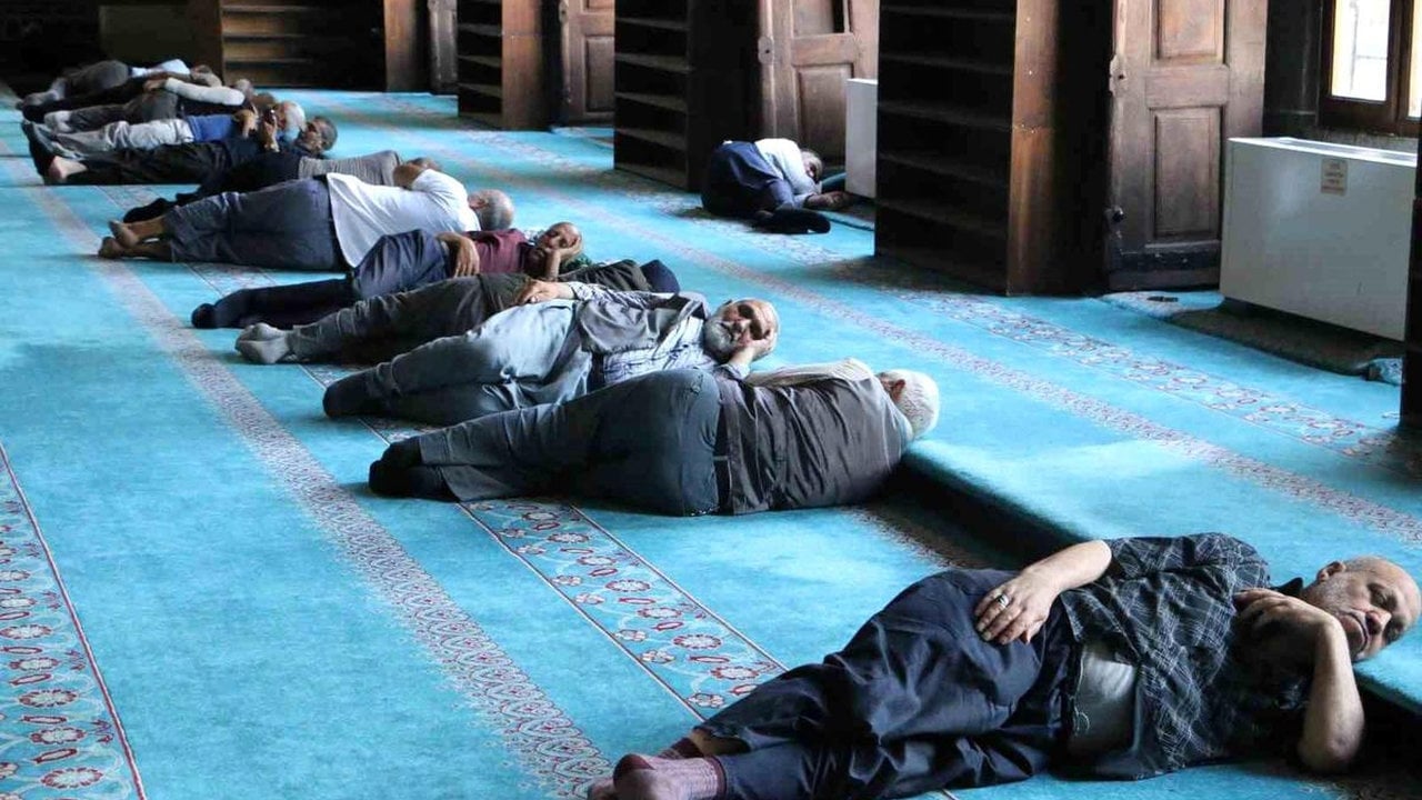 Foto - Diyarbakır’da turistler camilere sığındı! Görüntü herkesi şaşırttı ama gerçek sonradan ortaya çıktı