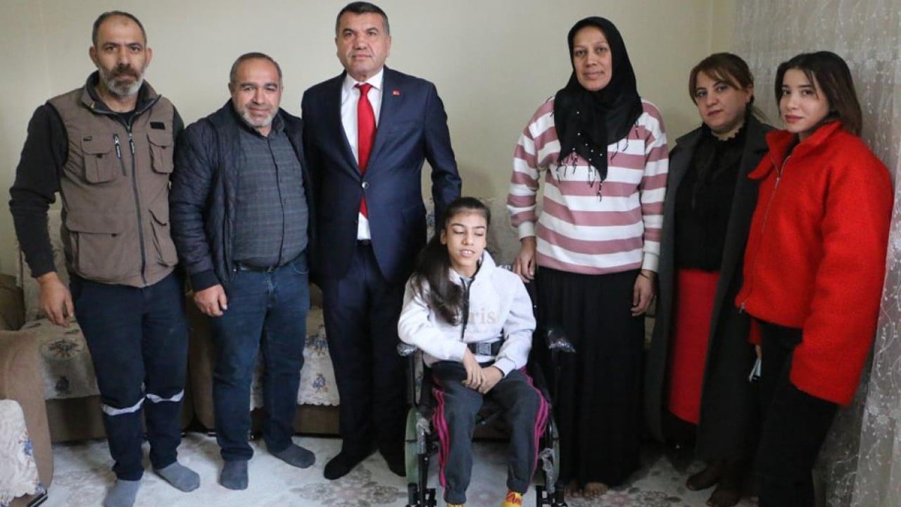 Foto - Diyarbakırlı anne engelli kız için yardım istedi! Devlet Bahçeli’den anlamlı hediye