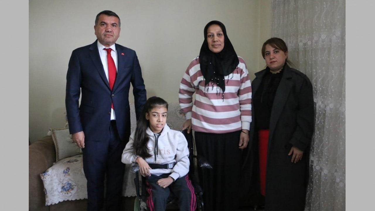 Foto - Diyarbakırlı anne engelli kız için yardım istedi! Devlet Bahçeli’den anlamlı hediye