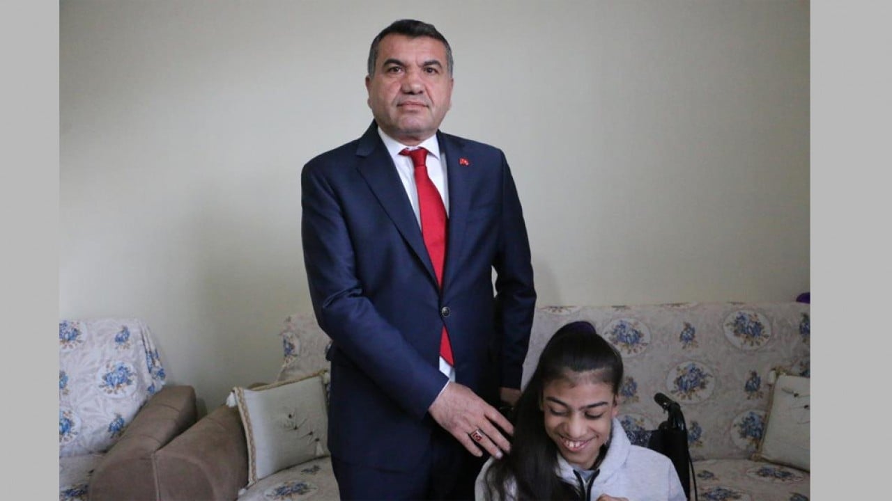 Foto - Diyarbakırlı anne engelli kız için yardım istedi! Devlet Bahçeli’den anlamlı hediye