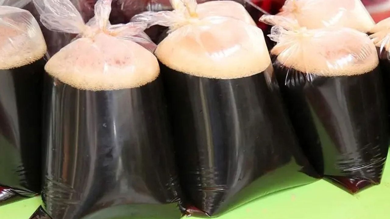 Diyarbakırlılar sıcağa böyle dayanıyor! 2 bardağı 20 bardak suya bedel