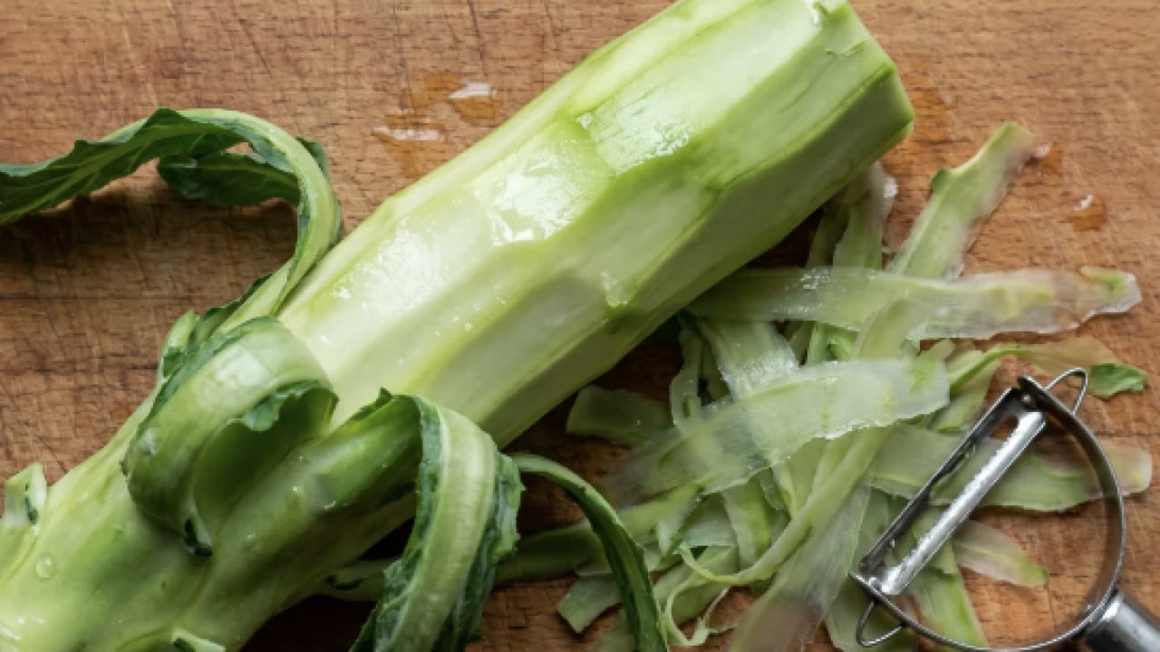 Foto - Diyet lifi açısından... Çöpe atılıyor, asıl vitamin sapında: Bağırsakları yağlıyor, şişliği indiriyor