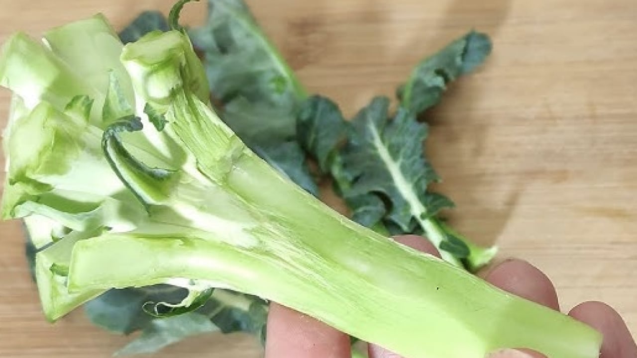 Foto - Diyet lifi açısından... Çöpe atılıyor, asıl vitamin sapında: Bağırsakları yağlıyor, şişliği indiriyor