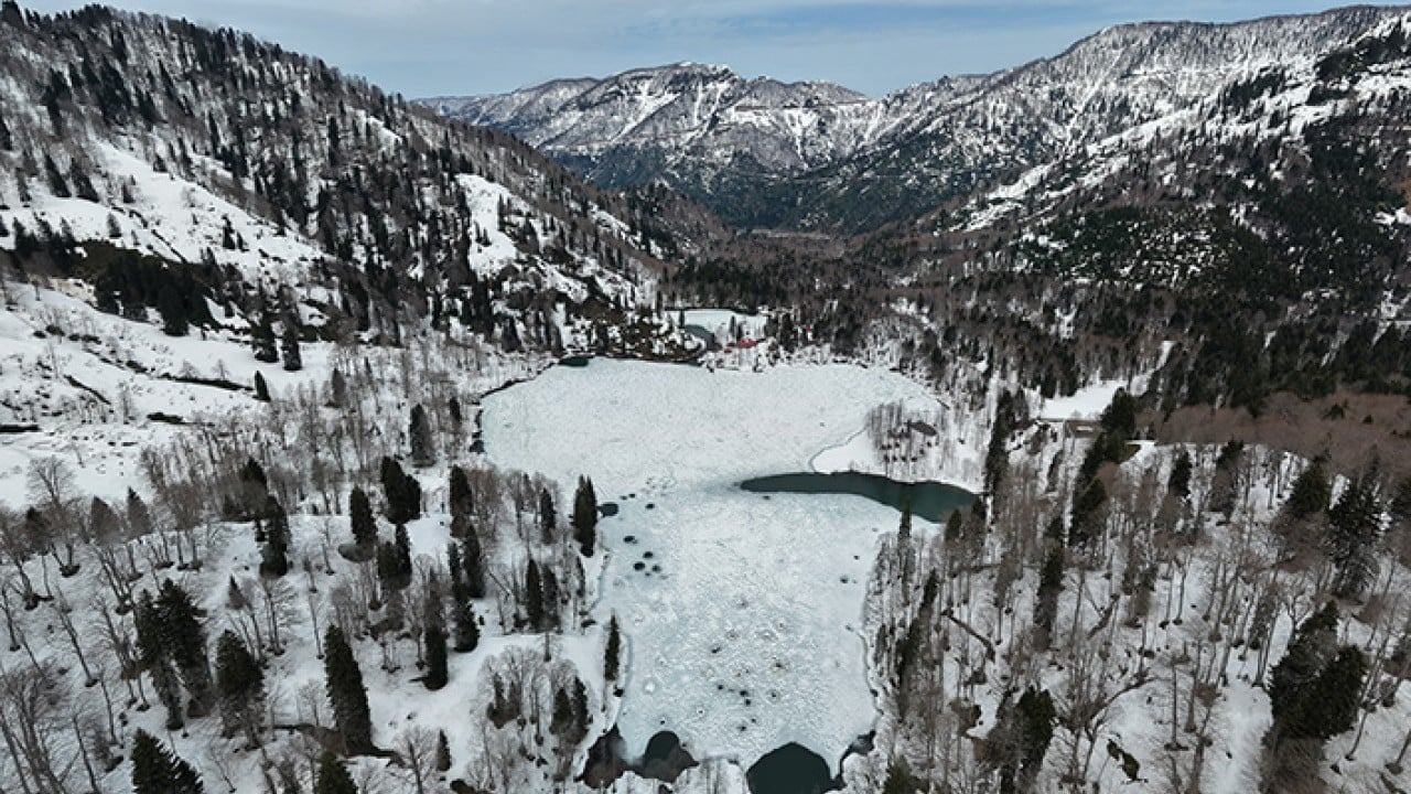 Doğa harikası Karagöl kış uykusundan uyandı