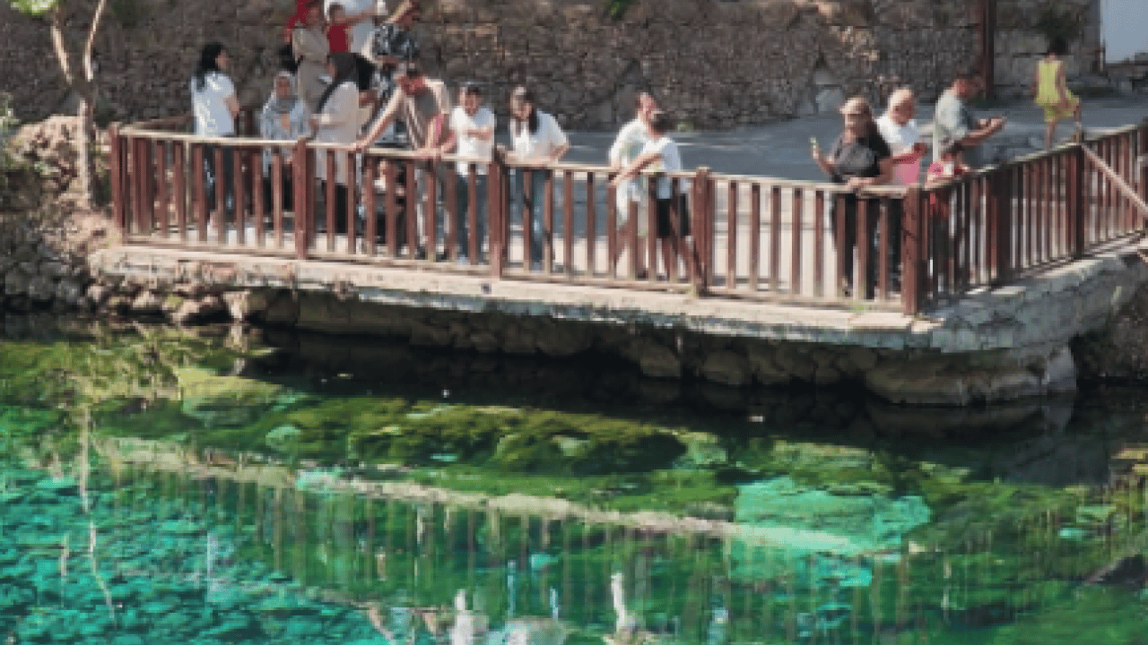 Foto - Doğal akvaryum görenleri mest ediyor! Turkuaz rengi göl, yılların zirvesini yaşadı