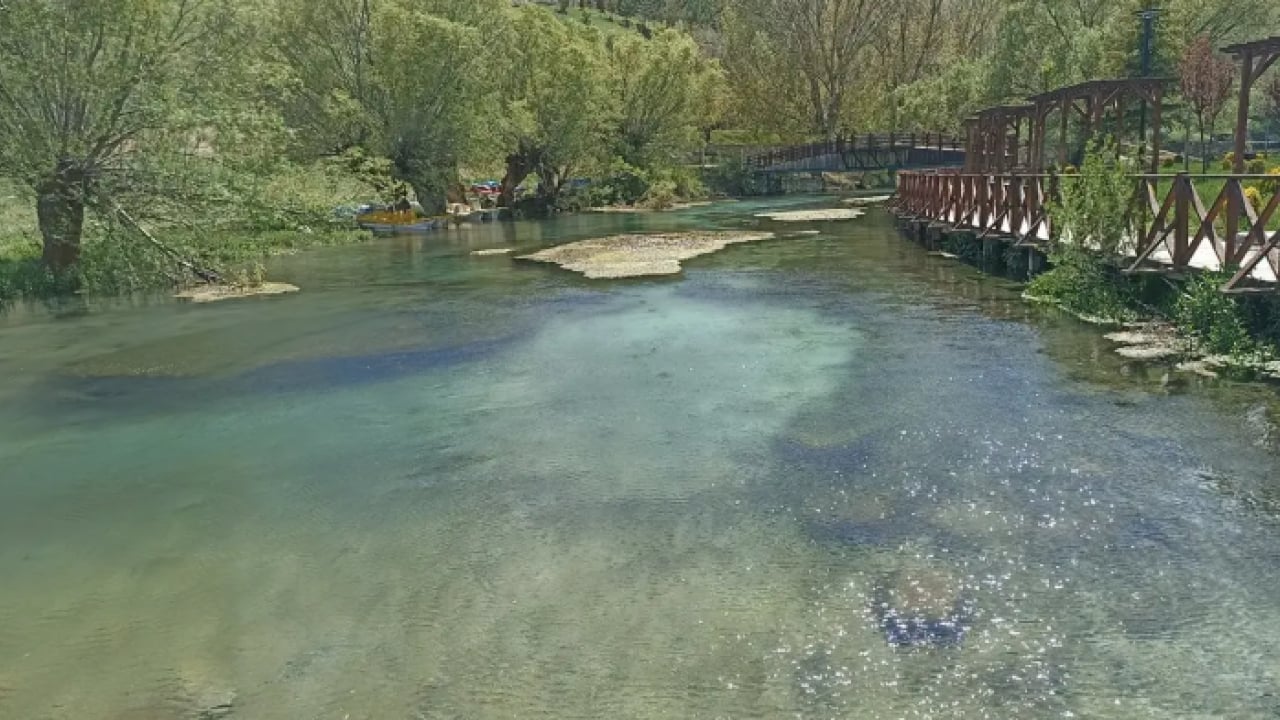 Foto - Doğal akvaryum görenleri mest ediyor! Turkuaz rengi göl, yılların zirvesini yaşadı