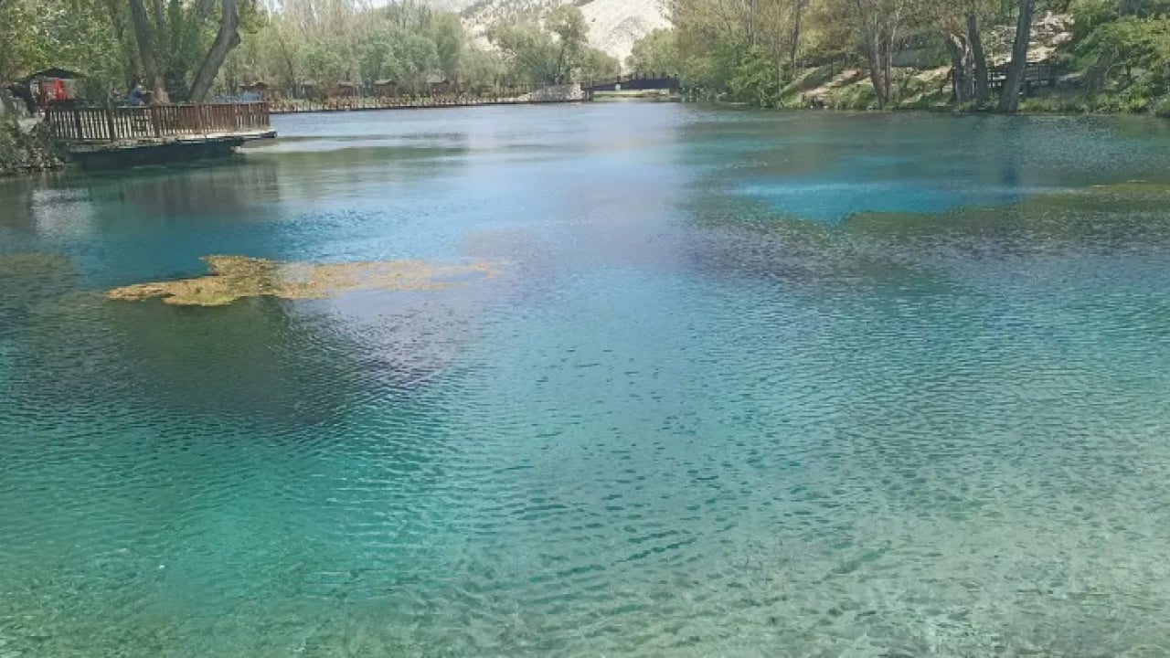 Doğal akvaryum görenleri mest ediyor! Turkuaz rengi göl, yılların zirvesini yaşadı