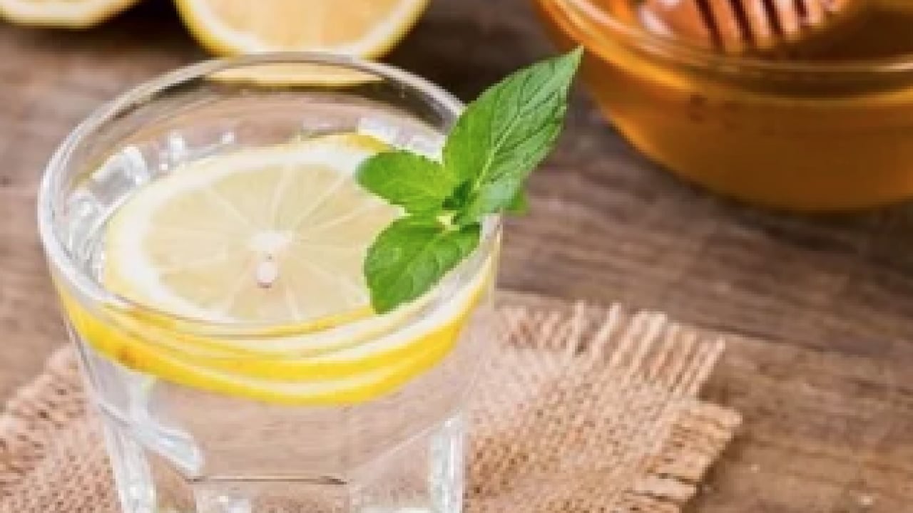 Foto - Doğal besin kaynağını sofranıza koyun: Kahvaltıdan önce 1 çay bardağı limonlu su içmenin 5 faydası