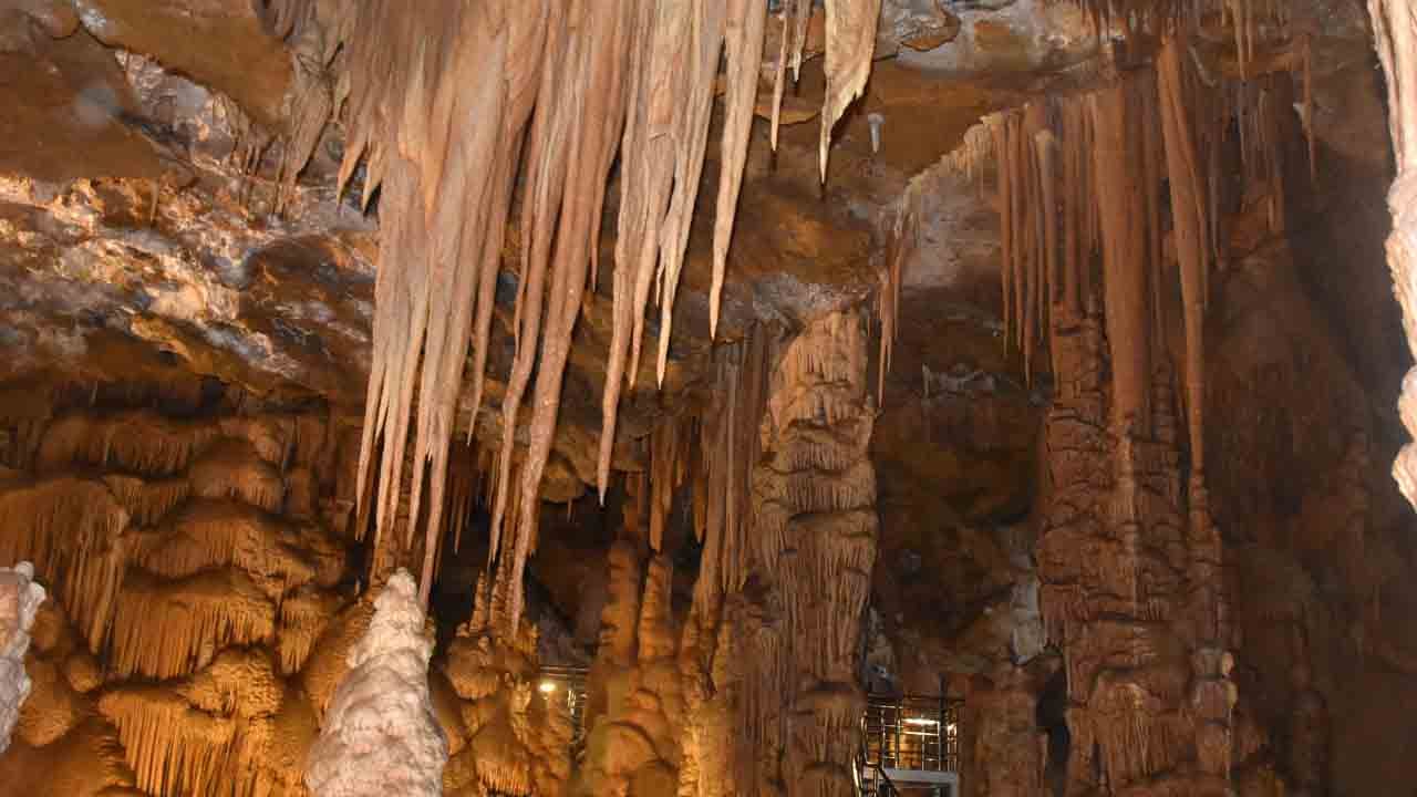 Foto - Doğanın harikası yeniden açıldı: Karaca Mağarası’na bayram akını