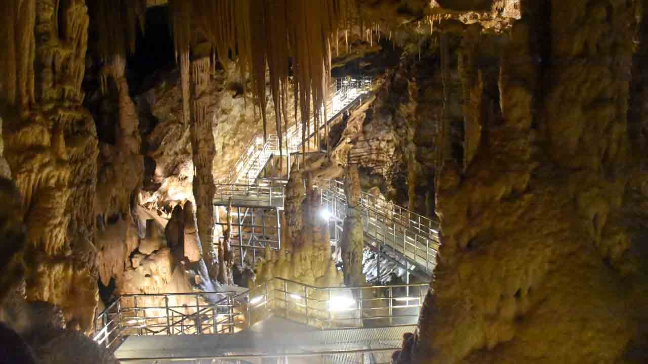 Foto - Doğanın harikası yeniden açıldı: Karaca Mağarası’na bayram akını