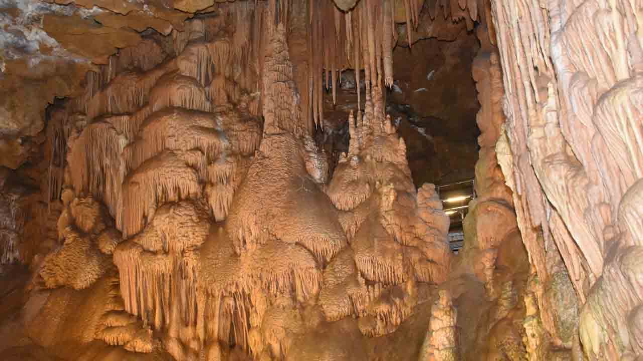 Foto - Doğanın harikası yeniden açıldı: Karaca Mağarası’na bayram akını