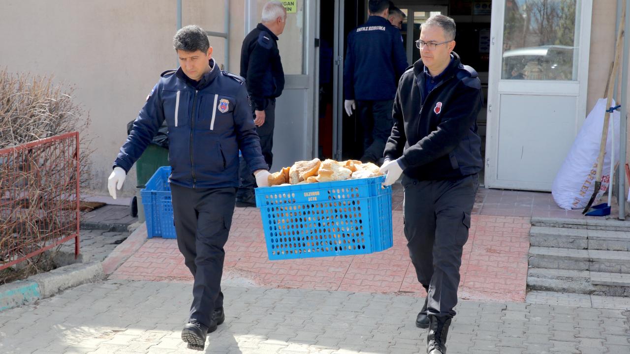 Foto - ‘Doğaya Şefkat Eli Projesi’ ile hem israfı önlüyorlar hem de yaban hayvanlarını besliyorlar