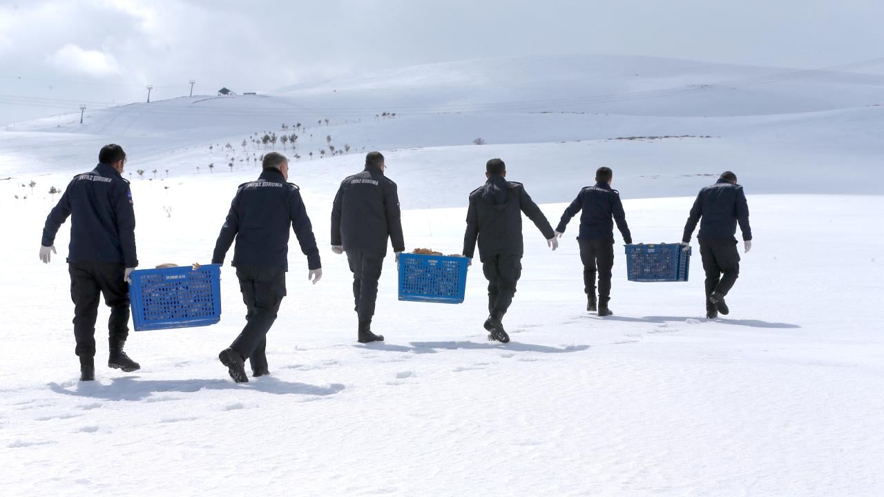 Foto - ‘Doğaya Şefkat Eli Projesi’ ile hem israfı önlüyorlar hem de yaban hayvanlarını besliyorlar