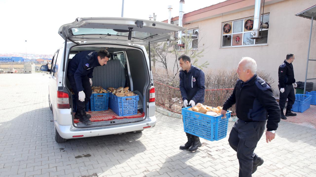 Foto - ‘Doğaya Şefkat Eli Projesi’ ile hem israfı önlüyorlar hem de yaban hayvanlarını besliyorlar