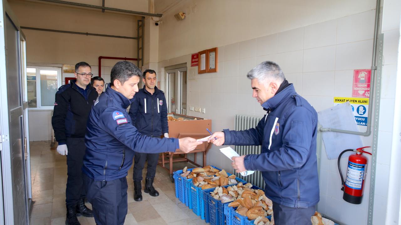 Foto - ‘Doğaya Şefkat Eli Projesi’ ile hem israfı önlüyorlar hem de yaban hayvanlarını besliyorlar