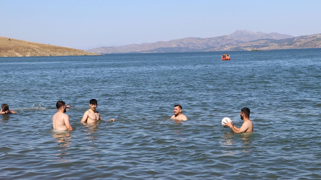 Foto - Doğu Anadolu’nun Fethiyesi’ne tatilci akını başladı