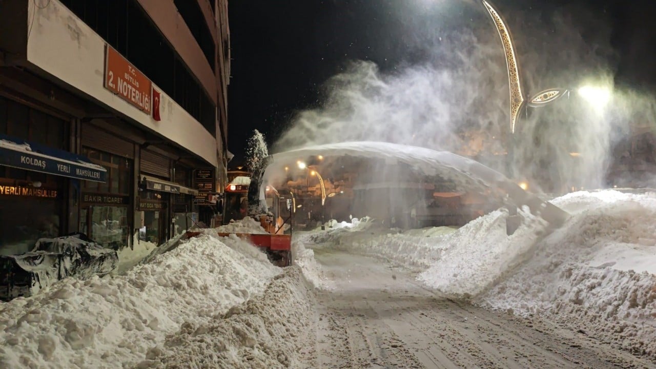 Foto - Doğu’da 85 köy yolu ulaşıma açıldı! Binalarda 3 metrelik buz sarkıtları oluştu