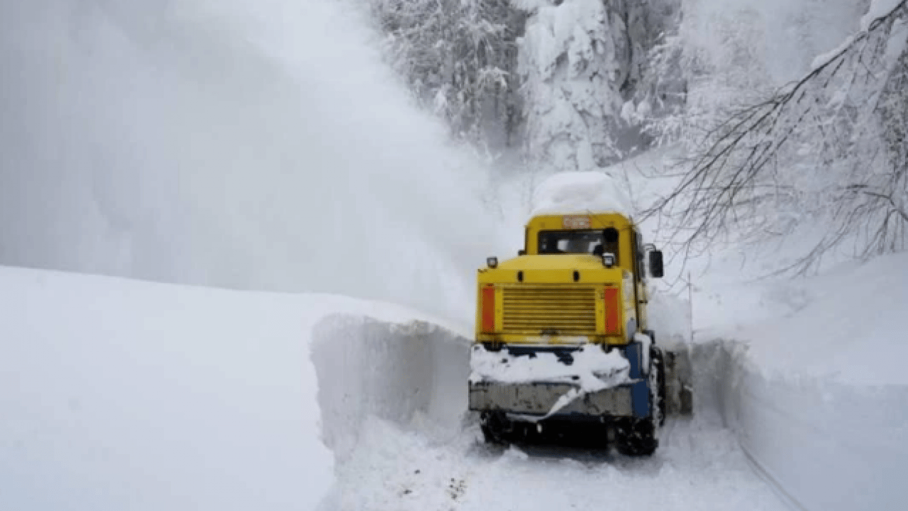 Doğu’da kar felaketi: Ulaşım durma noktasına geldi