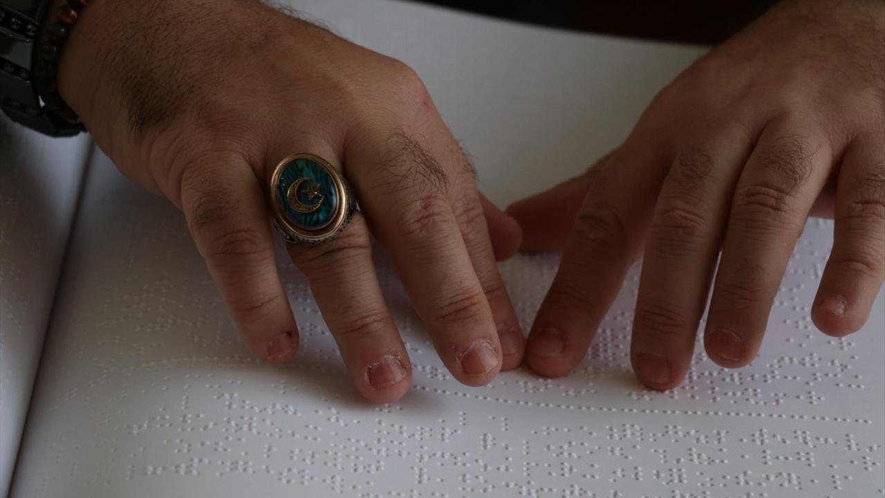 Foto - Doğuştan görme engelli Mahmut Terzi, Kur'an-ı Kerim'i işte böyle ezberledi