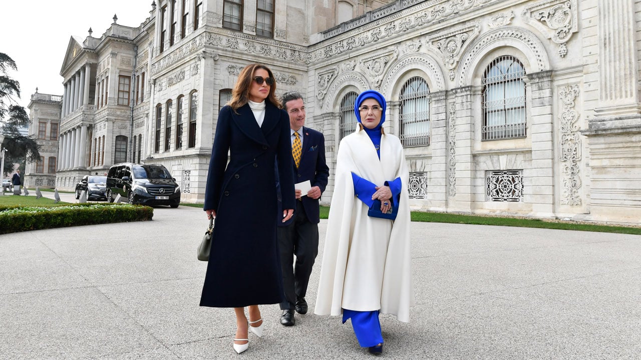 Foto - Dolmabahçe’de dikkat çeken buluşma! Emine Erdoğan, Ürdün Kraliçesi Rania’yı ağırladı