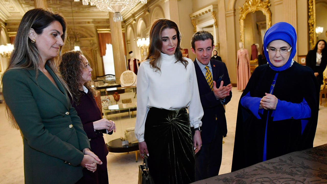 Foto - Dolmabahçe’de dikkat çeken buluşma! Emine Erdoğan, Ürdün Kraliçesi Rania’yı ağırladı