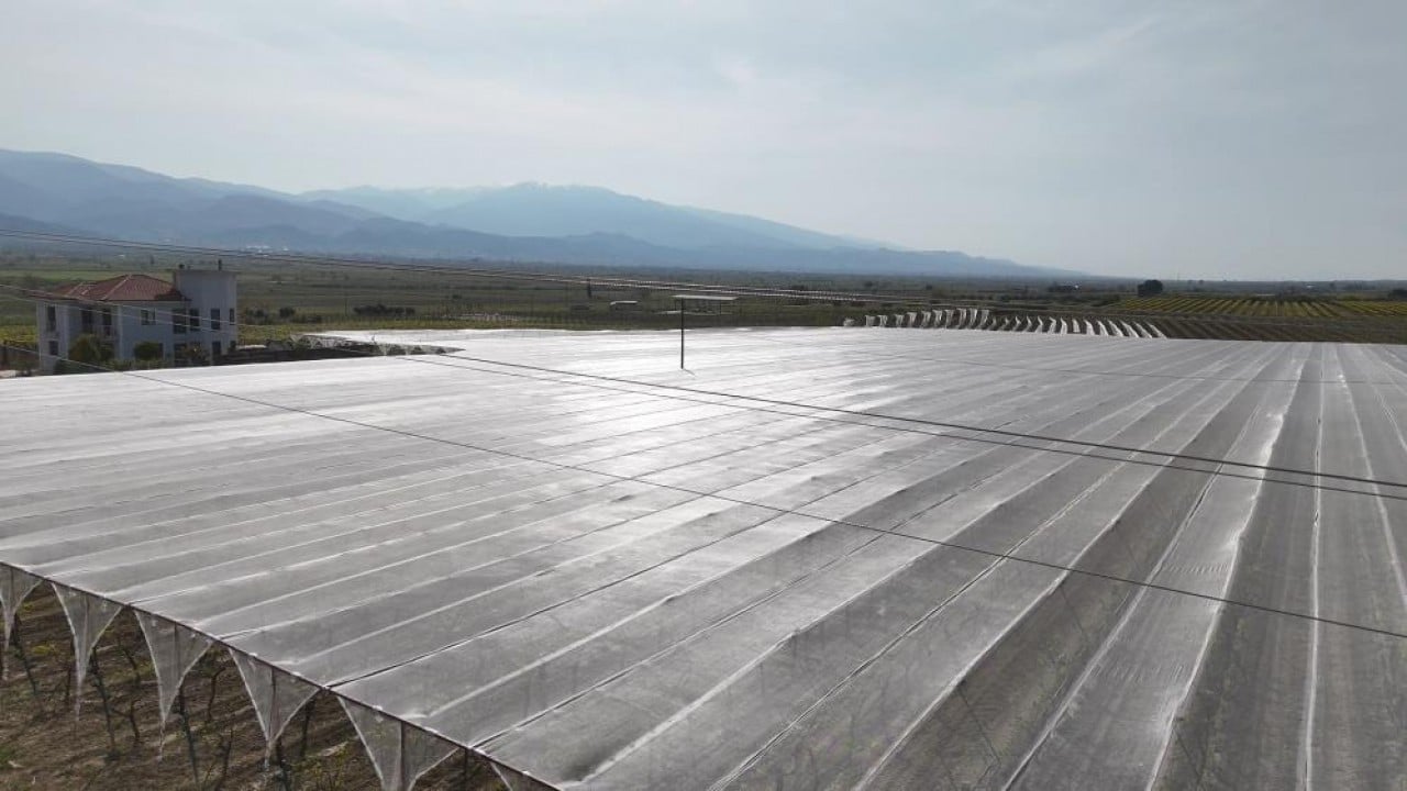 Foto - Dolu ve güneşe karşı tülden kalkan koruması