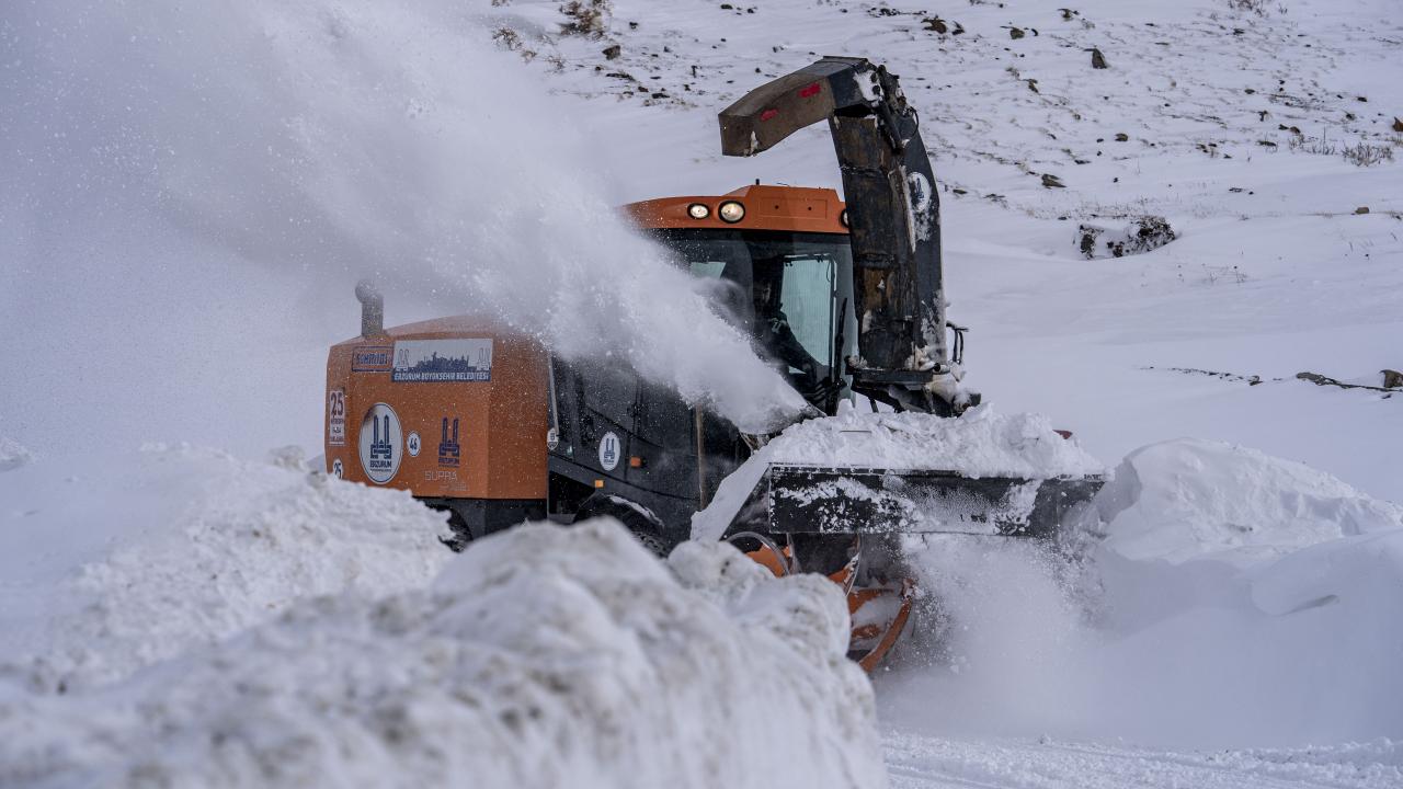 Foto - Dondurucu soğukta kar mesaisi! Gece gündüz görev yapıyorlar