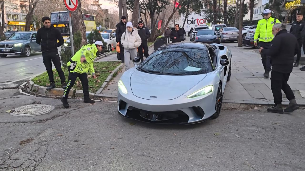 Foto - Dönen dolaplar ifşa oldu! İstanbul'un ünlü galerisinde büyük vurgun!