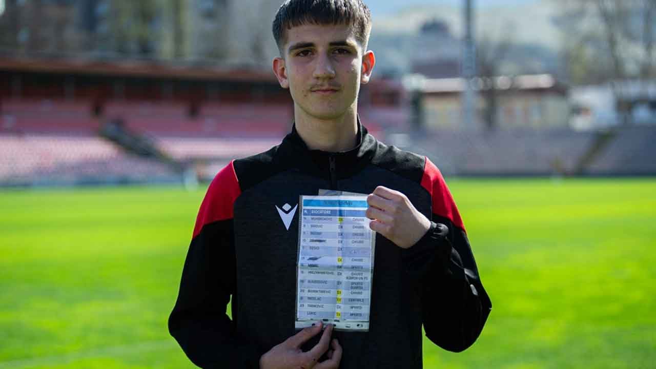 Foto - Donnarumma'nın notlarını çaldı! Bosna Hersek'te kahraman ilan edildi