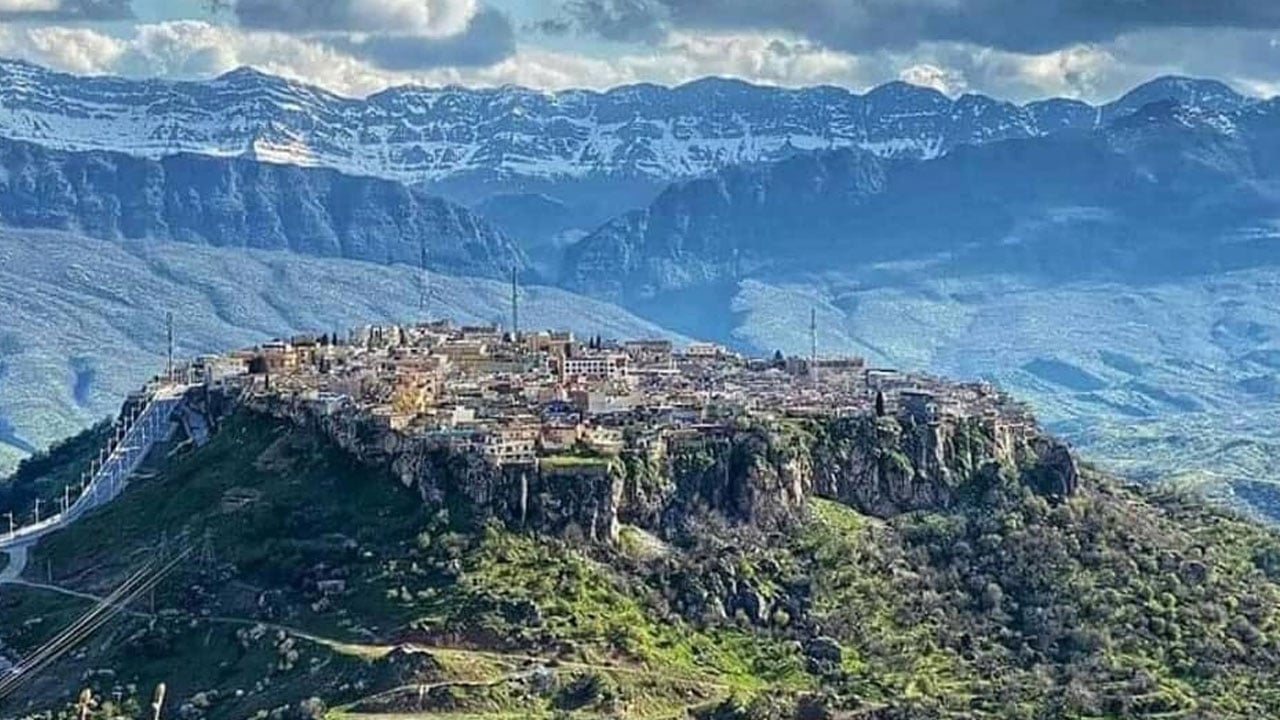 Foto - Dört bir yanı uçurum ama dünyanın en huzurlu yeri! 100 yıldır tek bir cinayet bile işlenmedi!
