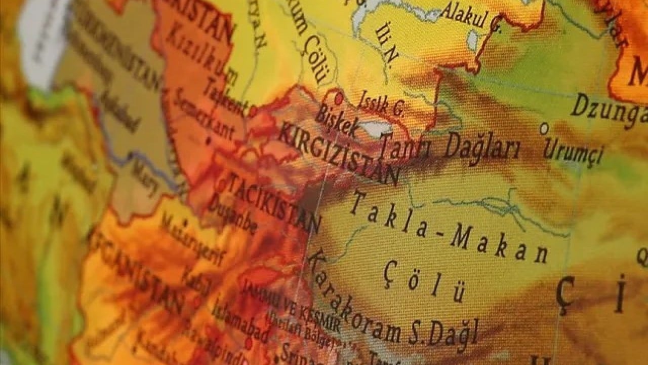 Foto - Dost ülke Kırgızistan'da deprem! Caparov görevden aldı herkes şaştı kaldı