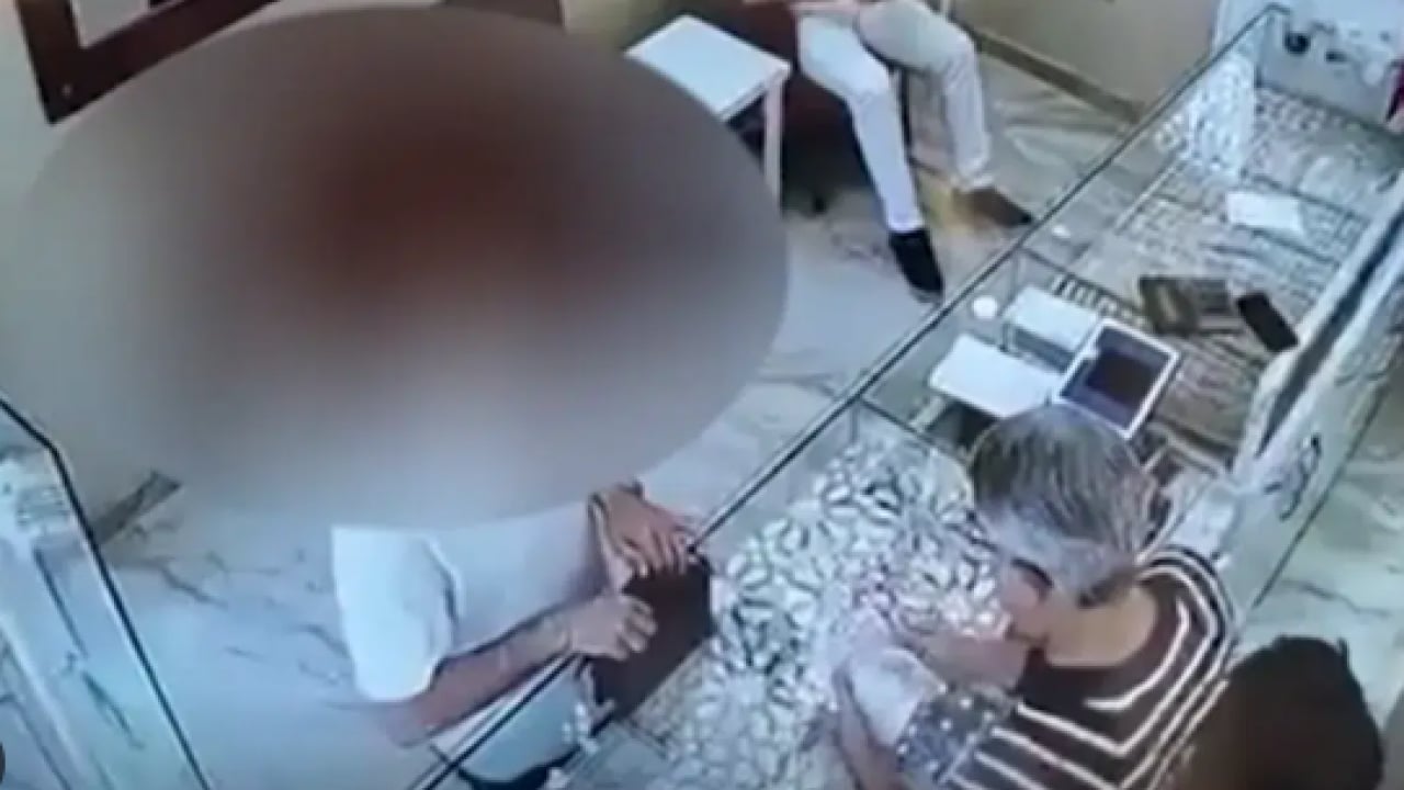 Foto - Döviz bürosunda şok olay: Elektrikler kesildi altınlar buhar oldu! 