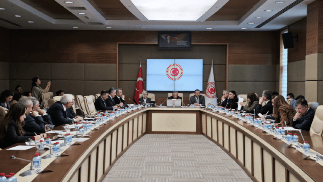 Foto - Dr. Arslan’dan Dijital Tehlike Uyarısı: Yüzme Bilmeyen Çocuğu Okyanusa Salmak Gibi