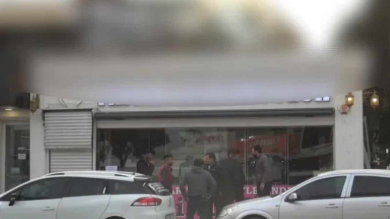 Foto - Dükkanın camındaki yazıya inananlar apışıp kaldı! Tam 50 milyon lira buhar oldu