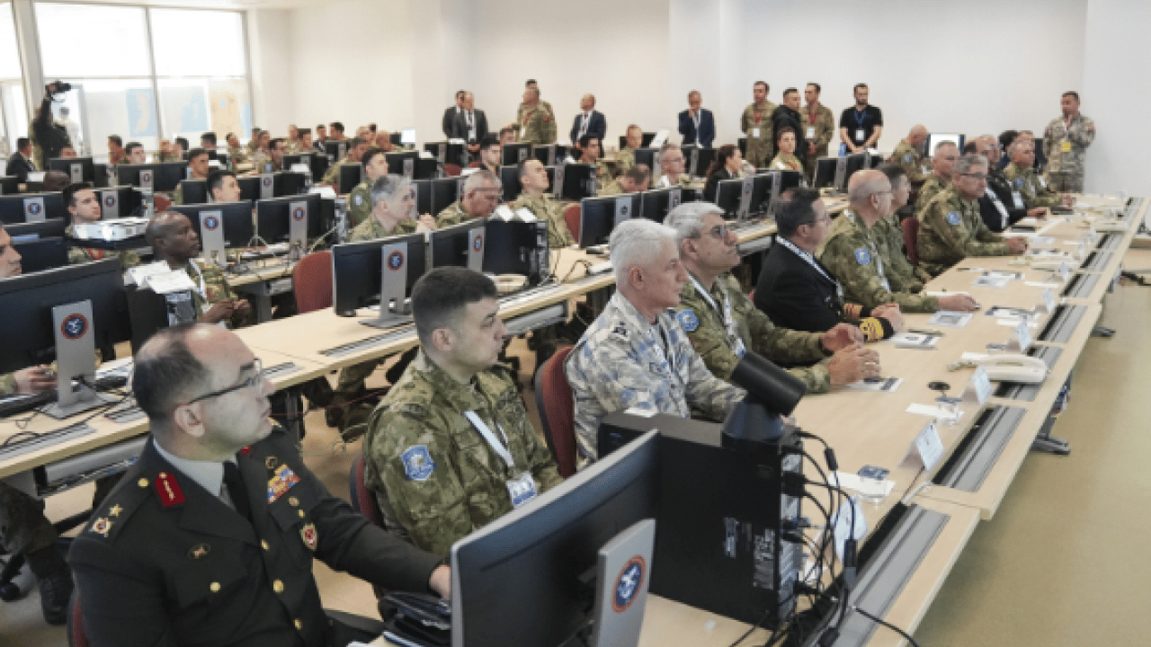 Foto - Dünya bu görüntüleri konuşuyor! EFES-2026’da tarihi an: Doğu ve Batı unsurları sahada buluştu