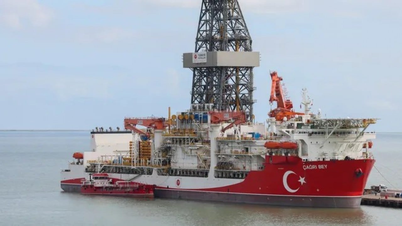 Foto - Dünya bu görüntüleri konuşuyor: Türk gemisini duyan arkasına bile bakmadan sahile koştu