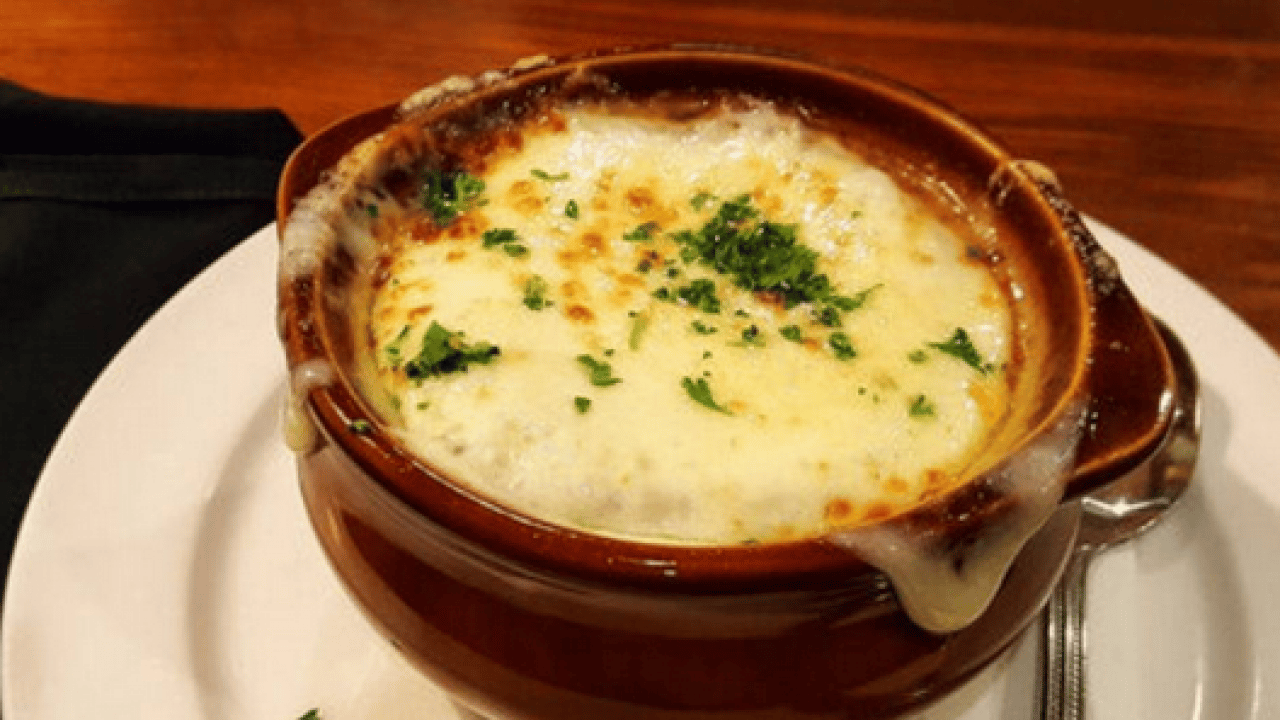 Foto - Dünya mutfaklarının vazgeçilmezi Fransız mutfağından enfes lezzet: Soğan çorbası tarifi! Daha denemediniz mi?