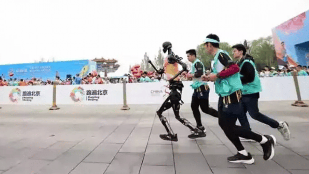 Foto - Dünya rekoru kırıldı: İnsansı robotlar maratonda yarıştı!
