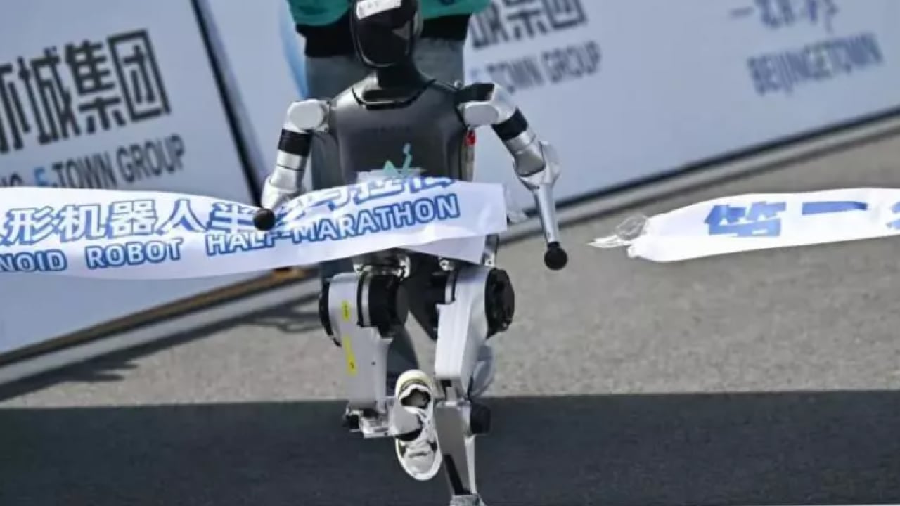Foto - Dünya rekoru kırıldı: İnsansı robotlar maratonda yarıştı!