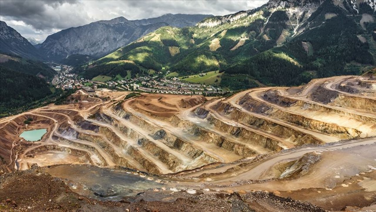 Foto - Dünya rezervinin yüzde 72’sine sahipler! Altından daha fazla kazandıran madende ilkel yöntemlerle tarihi üretim yaptılar