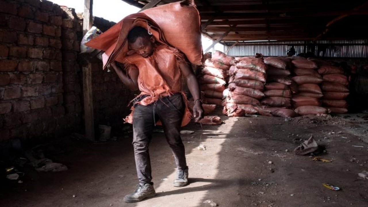 Foto - Dünya rezervinin yüzde 72’sine sahipler! Altından daha fazla kazandıran madende ilkel yöntemlerle tarihi üretim yaptılar