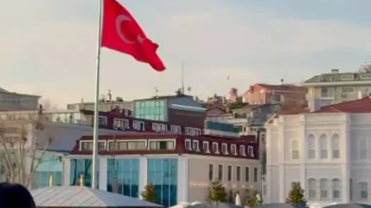 Foto - Ünlü oyuncu İstanbul'a aşık oldu! Sultanahmet Camii'ni gezdi, Türk kahvesi içti!
