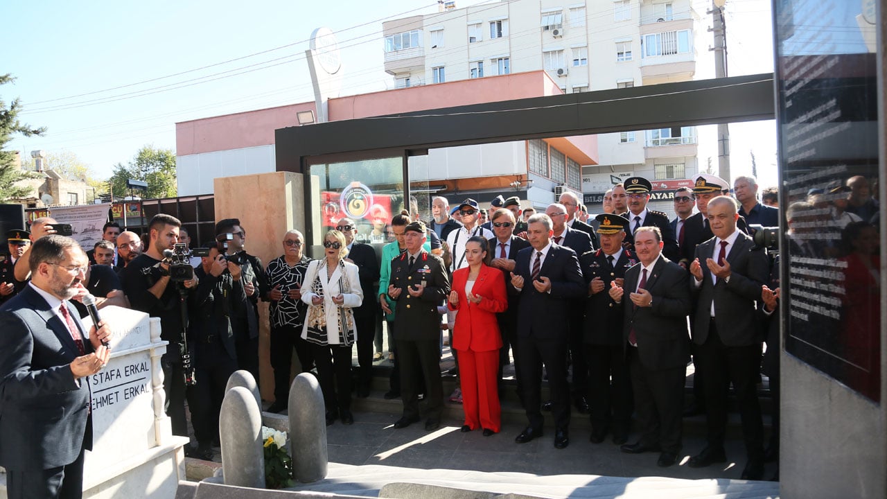 Foto - Dünyada bir ilkti! Uçak gemisini batıran Türk kahramanına anıt mezar