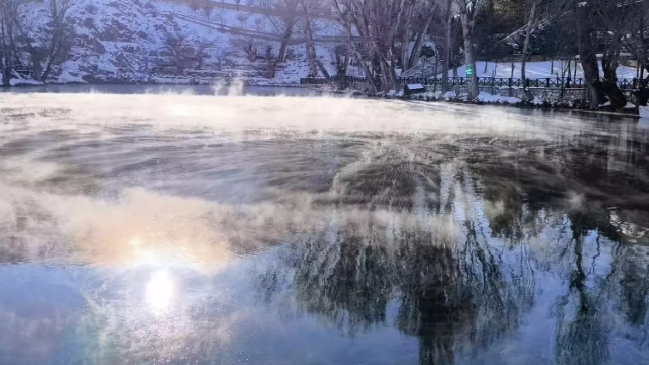 Foto - Dünyada emsali yok: Kentte her yer dondu bir tek o donmadı!