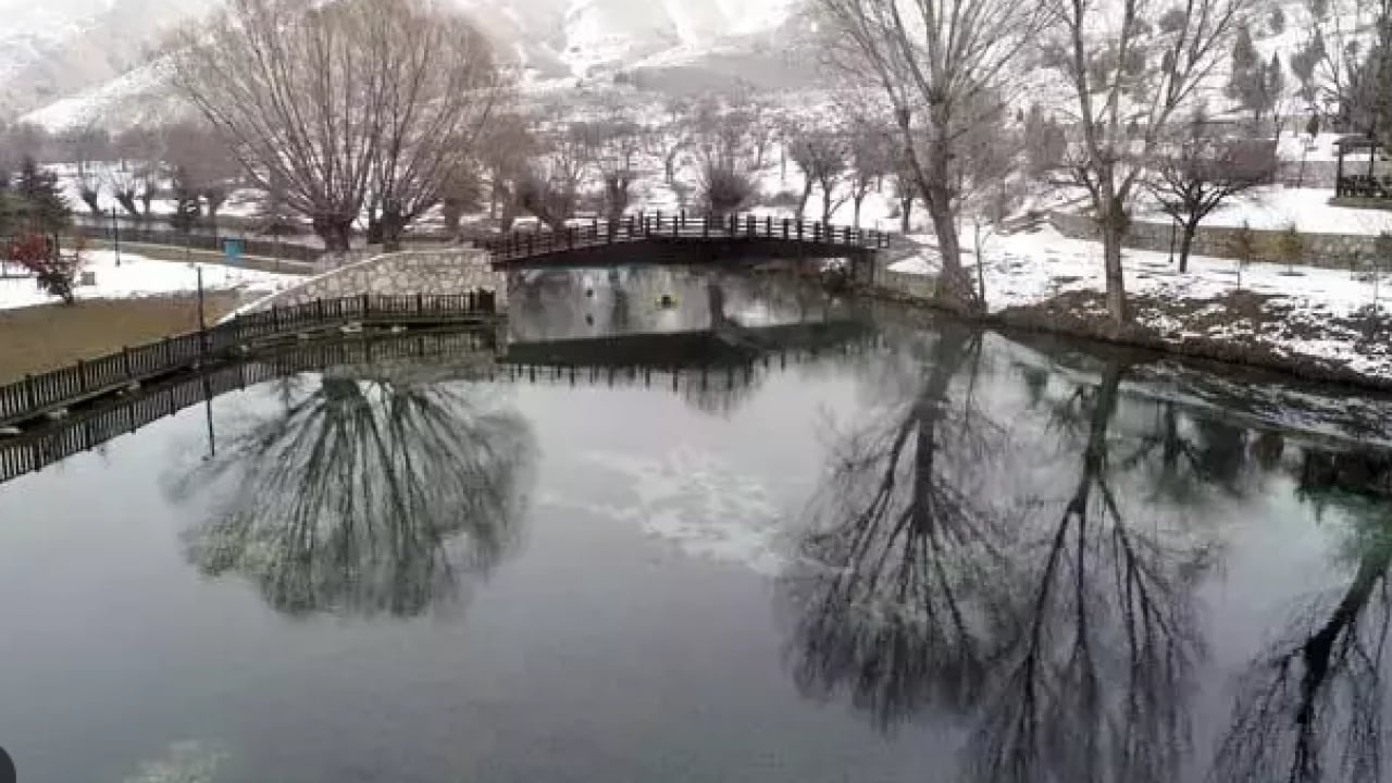 Foto - Dünyada emsali yok: Kentte her yer dondu bir tek o donmadı!