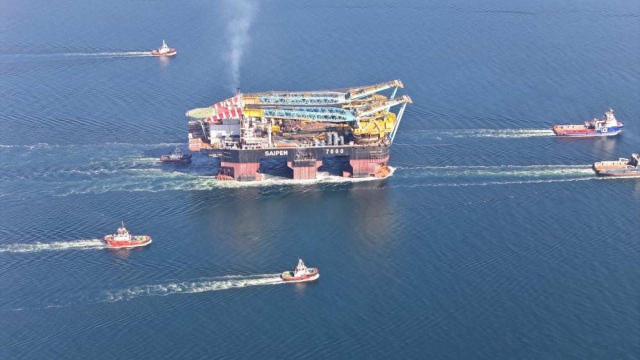 Foto - Dünyanın 3'üncü büyük ağır kaldırma vinci Çanakkale Boğazı'ndan geçti