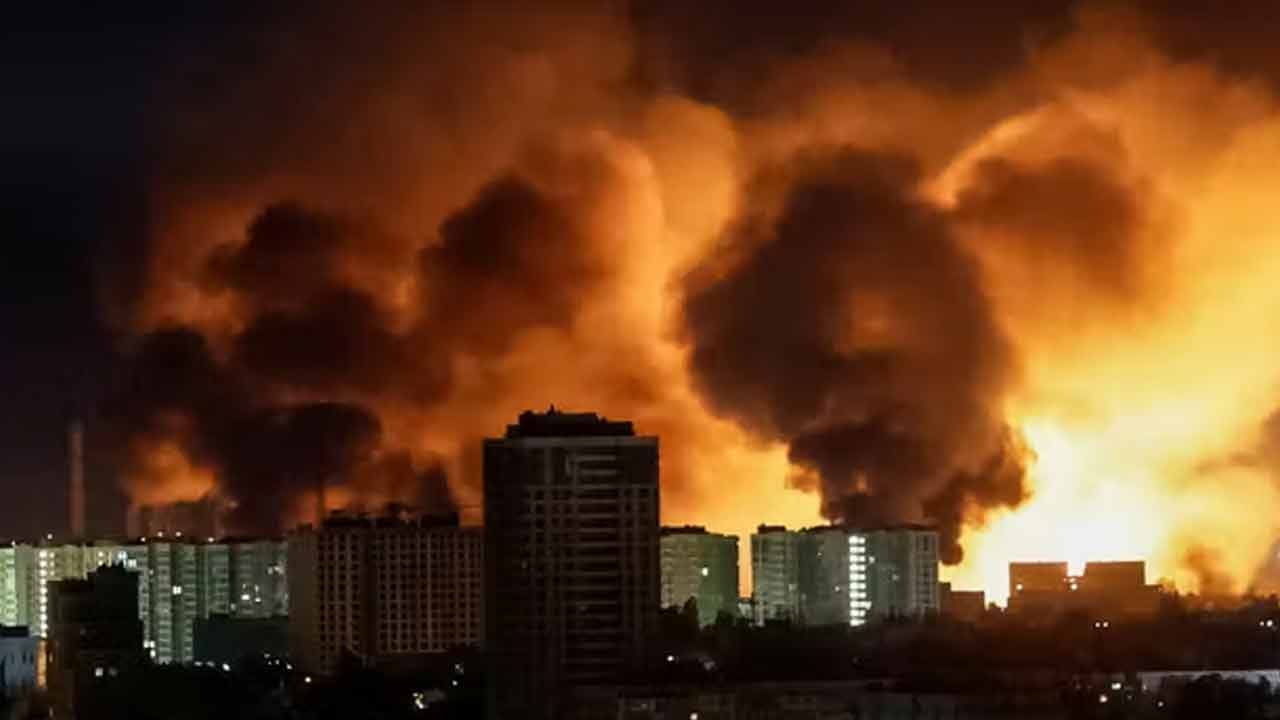 Foto - Dünyanın diğer ucunda neler oluyor? 1800 güdümlü bombayla vurdular!