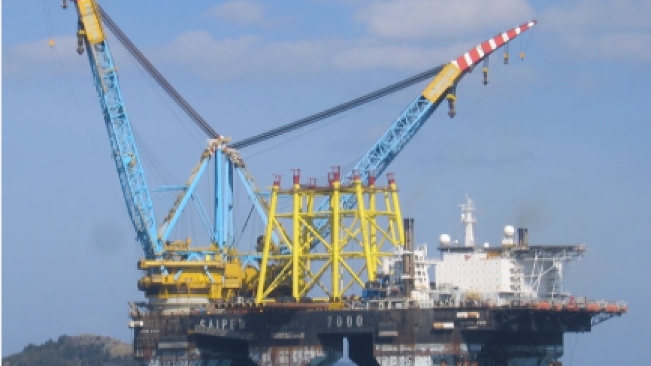 Foto - Dünyanın en büyüğü İstanbul Boğazı'nda! Görenler küçük dilini yuttu!
