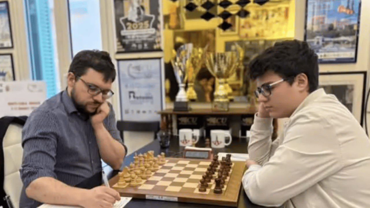 Foto - Dünyanın en genç büyükustası artık bir Türk! 35 yıllık rekor tarihe gömüldü!